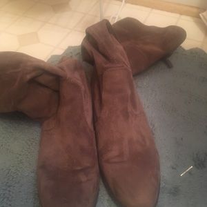 Suede flat boots